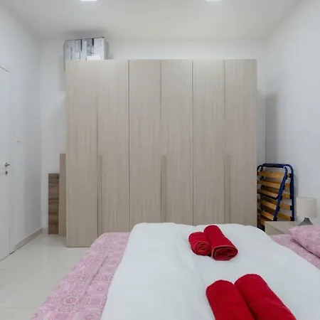 Modern 2 Bedroom - Apartment Sliema
