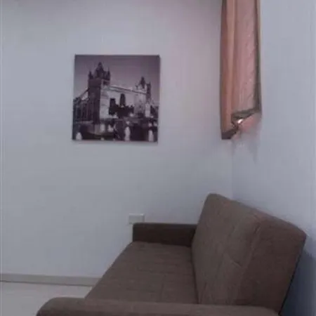 Apartment Modern 2 Bedroom - *