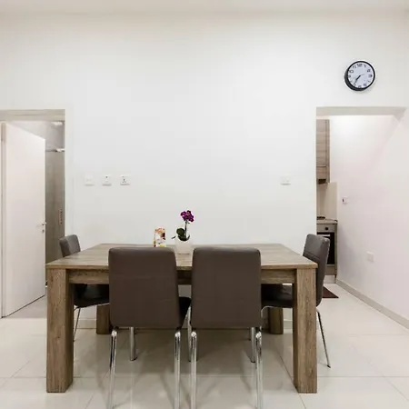 Modern 2 Bedroom - *
