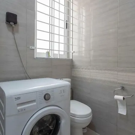 Modern 2 Bedroom - Apartment *