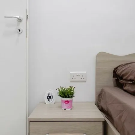 Apartment Modern 2 Bedroom -