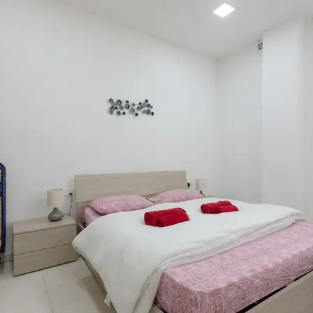 Modern 2 Bedroom - Apartment