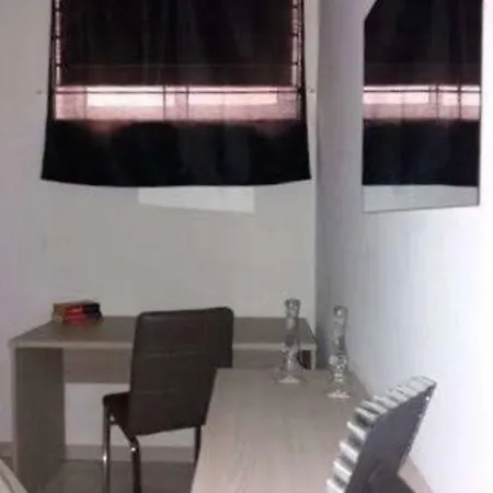 Modern 2 Bedroom - Apartment *